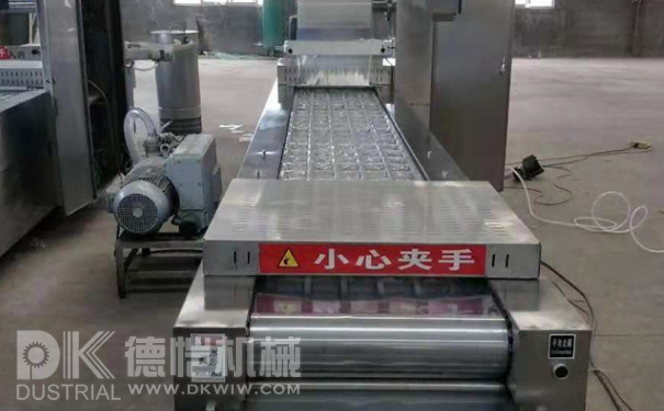 自動拉伸包裝機